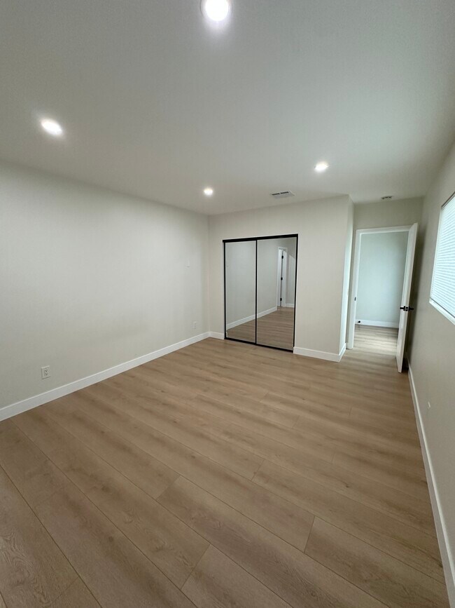 Foto del edificio - 237 N Kenwood St