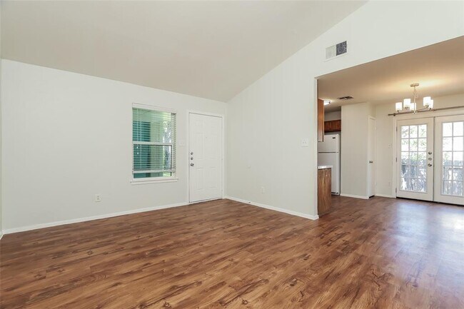 Foto del edificio - 1918 Gracy Farms Ln