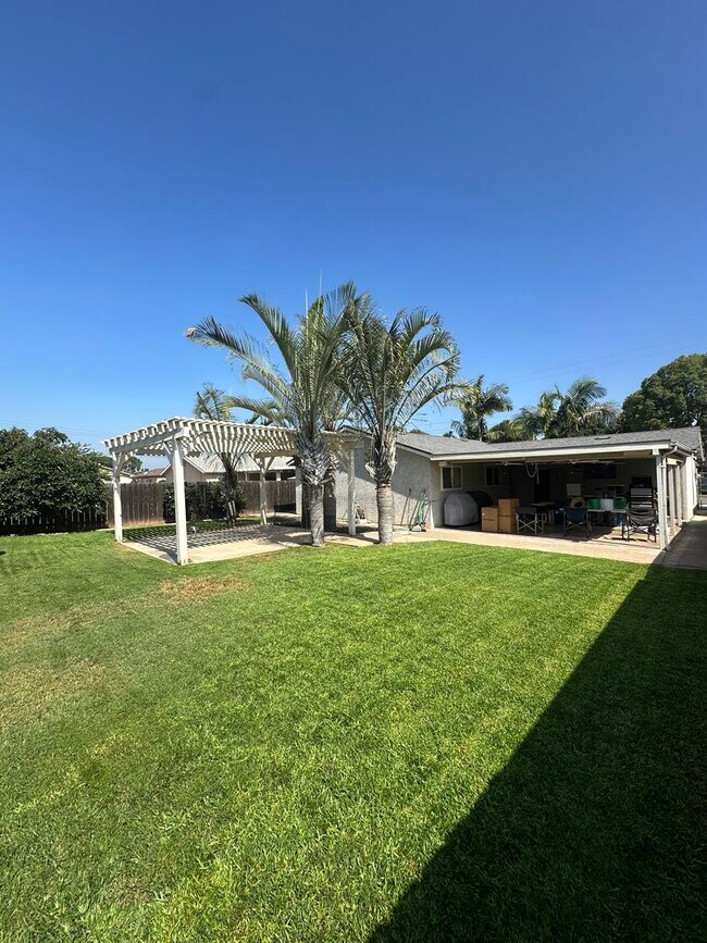 Foto del edificio - Beautifully landscaped 3BR/2BA house in La...