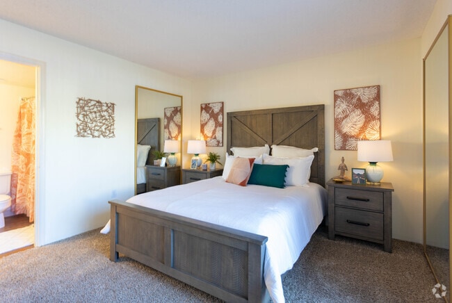 1BR, 1BA - 639 SF - The Crest