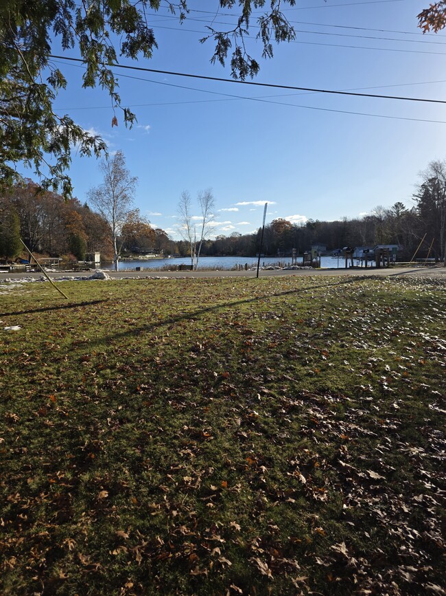 Foto del edificio - 3255 N Lakeshore Dr