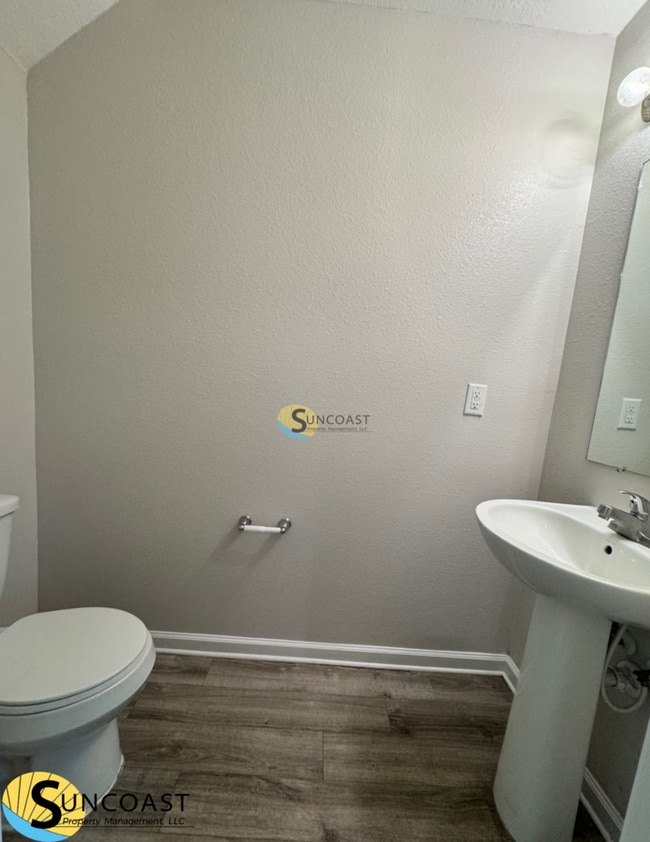 Building Photo - 3BR/2.5BA Townhome for Rent & Get $200 Ama...