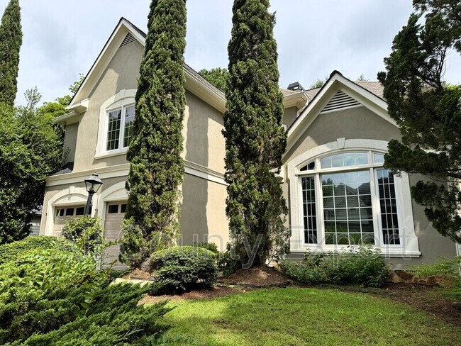 Building Photo - 2046 Beaumont Ln