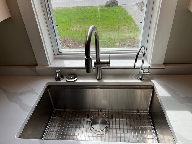 Building Photo - 643 West St