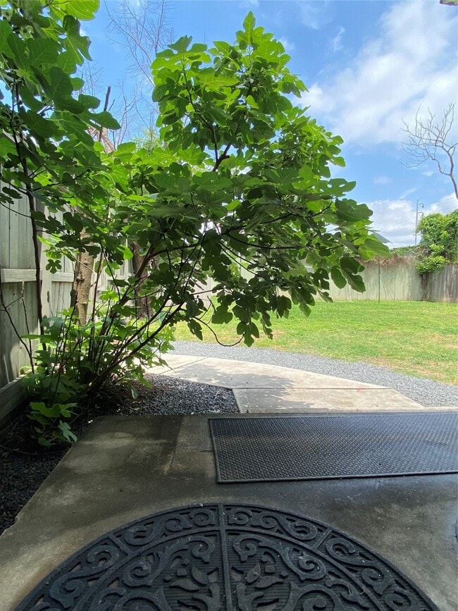 Building Photo - 1918 Sul Ross St