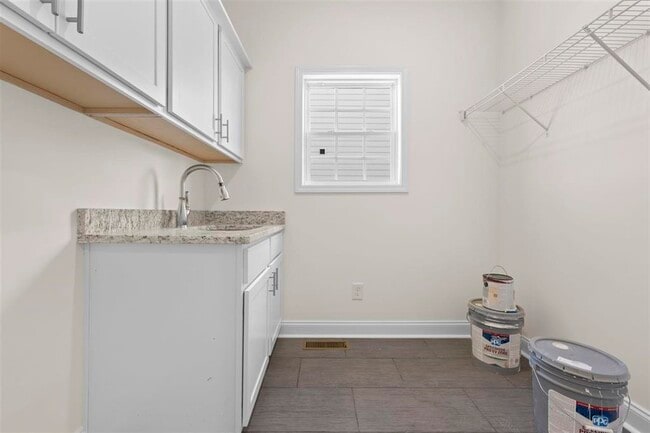 Building Photo - 2310 Trenton Ln