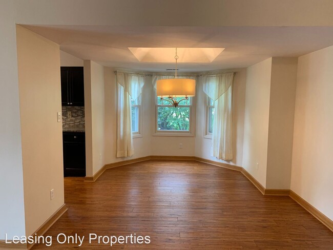 Building Photo - 2 br, 2 bath House - 943 Crestwood Drive
