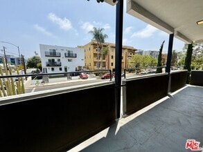 Building Photo - 6350 Willoughby Ave
