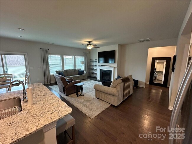 Foto del edificio - 4165 Canopy Creek Dr