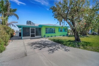 Building Photo - 2567 Cay Cove