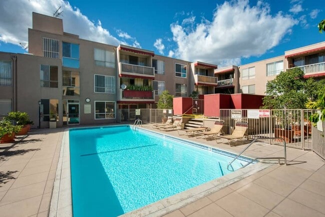 Building Photo - Beautiful Home  In Desirable Hollywood Area!