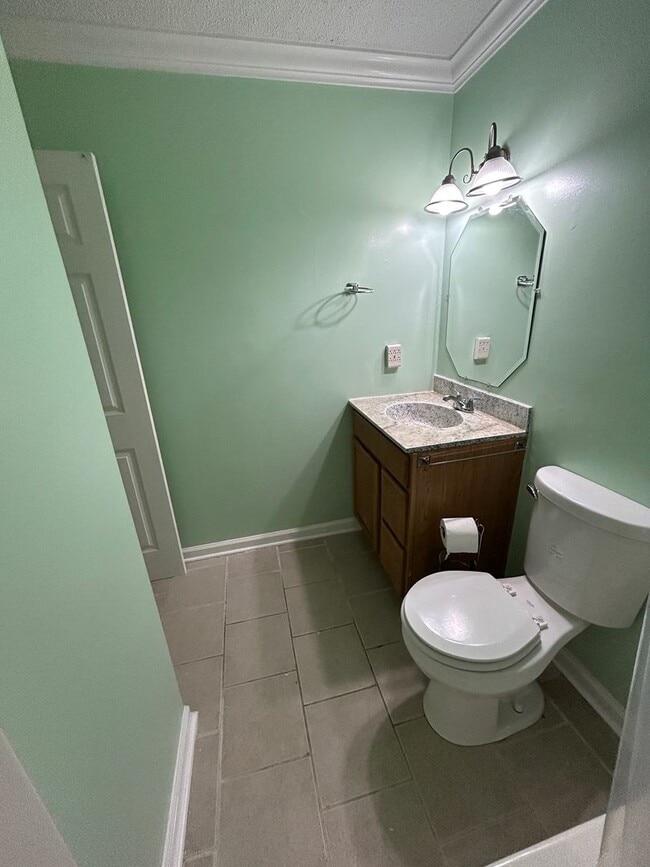 Building Photo - Charming 2 Bedroom Home in Southport with Screened Porch & Large Fenced Backyard