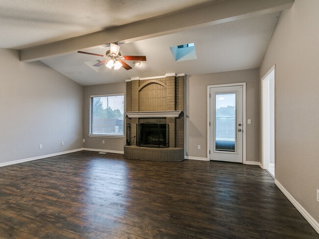 Foto del edificio - 205 N Rockypoint Dr