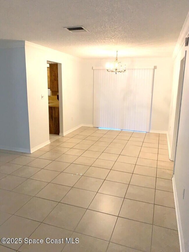 Building Photo - 626 Fairhaven St NE