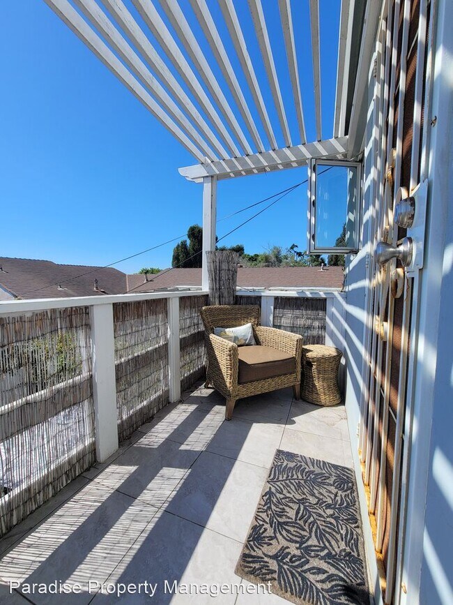 Building Photo - Studio, 1 bath House - 1642 Vista Del Mar ...