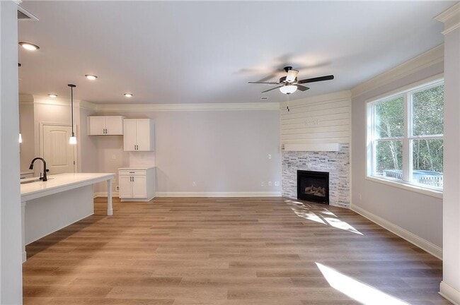 Building Photo - 179 Crest Dr