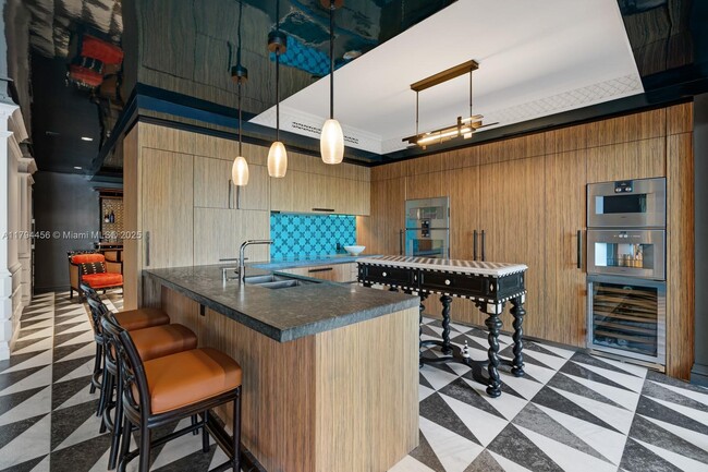 Building Photo - 7041 Fisher Island Dr