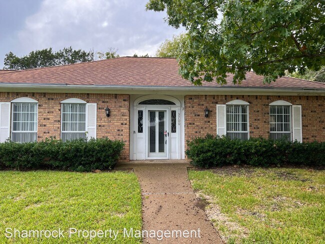 Building Photo - 3 br, 3 bath House - 3700 Greenleaf Dr