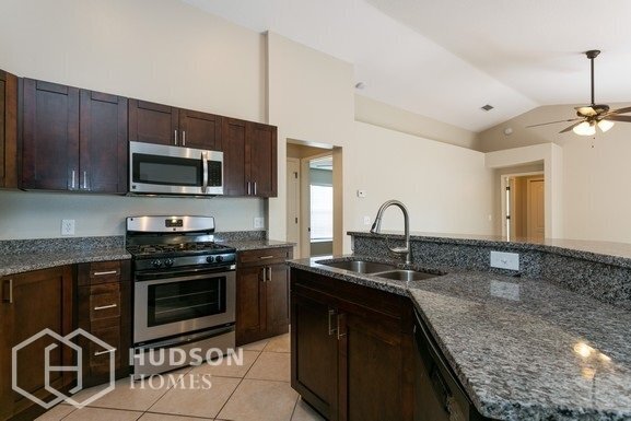 Foto del edificio - NOW AVAILABLE! - 809 Innergary Place, Valr...