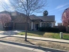 Building Photo - 1775 W Humboldt Dr