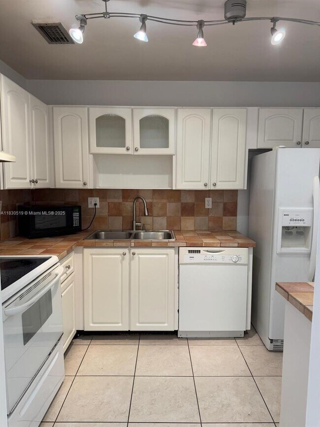 Foto del edificio - 10441 Mahogany Key Cir