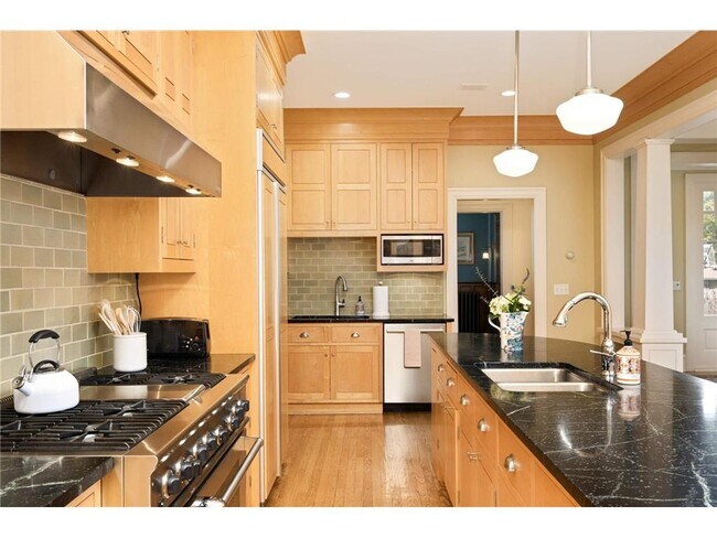 Foto del edificio - 1776 Knox Ave S