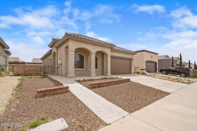 Building Photo - 13760 Blackburn Ave