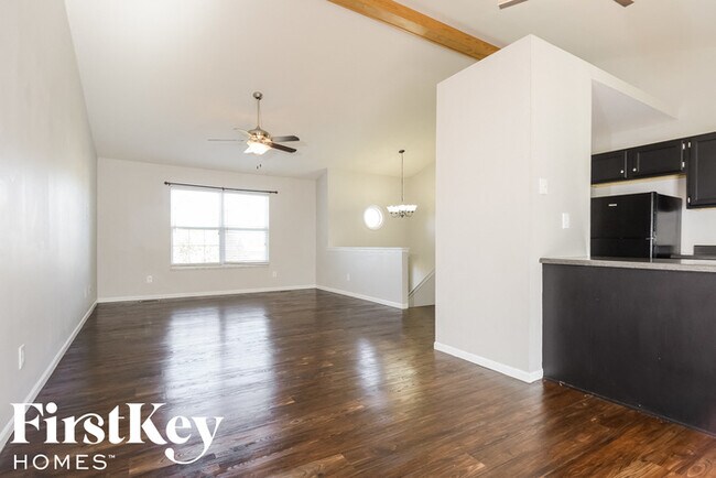 Building Photo - 664 Ballantrae Dr
