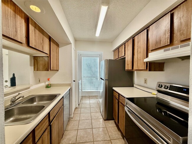 Building Photo - 1500 Bay Area Blvd