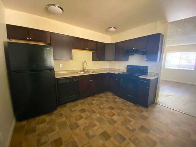 Foto del edificio - Reno Duplex - 1 Pet Friendly, Garage, Dish...