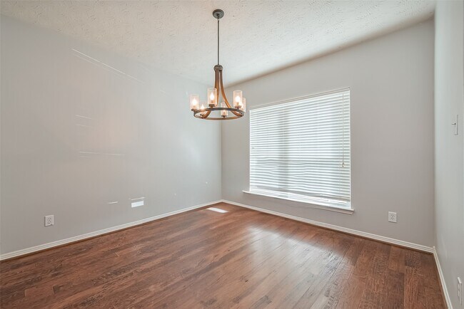 Building Photo - 2202 Highland Crossing Dr