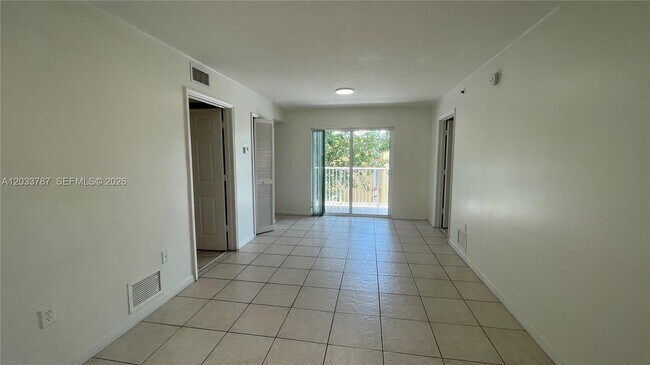 Foto del edificio - 2475 NW 16th St Rd