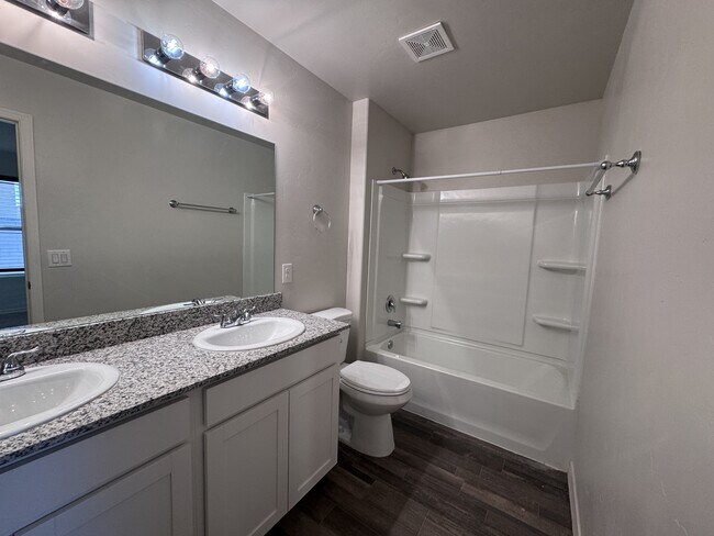 Foto del edificio - 3660 Mariscal Dr