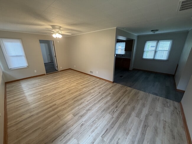 Building Photo - 508 E Buckner St