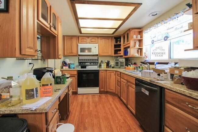 Building Photo - 5433 Fern Loop