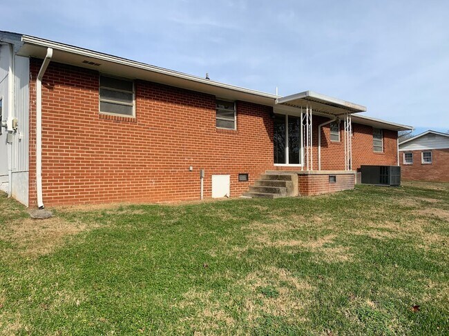 Building Photo - 4308 San Juan Ln
