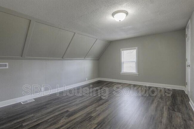 Building Photo - 132 N Home Ave
