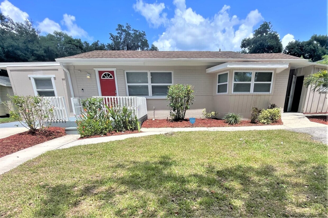 411 Seffner Valrico Rd House Rental in Valrico, FL
