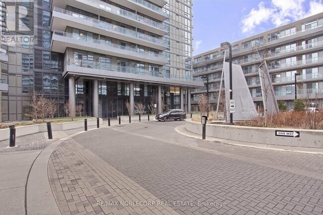 Building Photo - 50 Forest Manor Rd