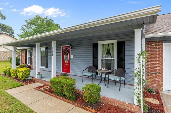 Foto del edificio - Updated 3 Bed, 2 Bath Home with Fenced Yard
