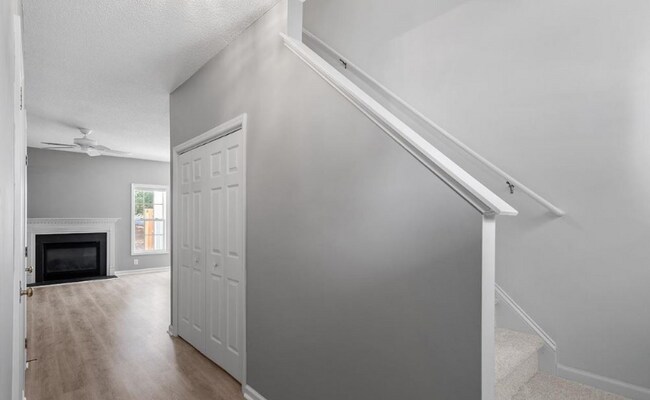 Foto del edificio - 107 Fox Trail Ln
