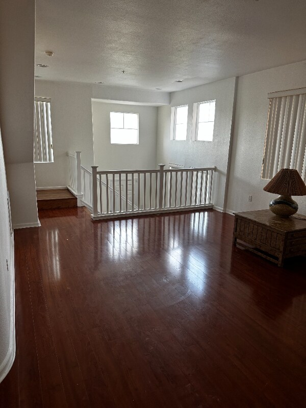 Building Photo - 253 Bay Ridge Dr