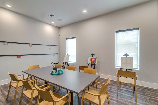 Estudio de arte Album Benbrook - Album Benbrook 55+ Active Adult Apartment Homes