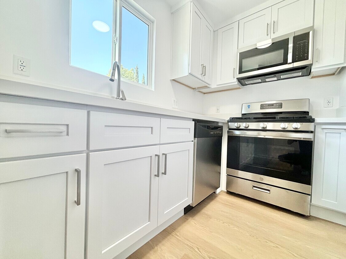 Foto principal - 327 S Ave 59