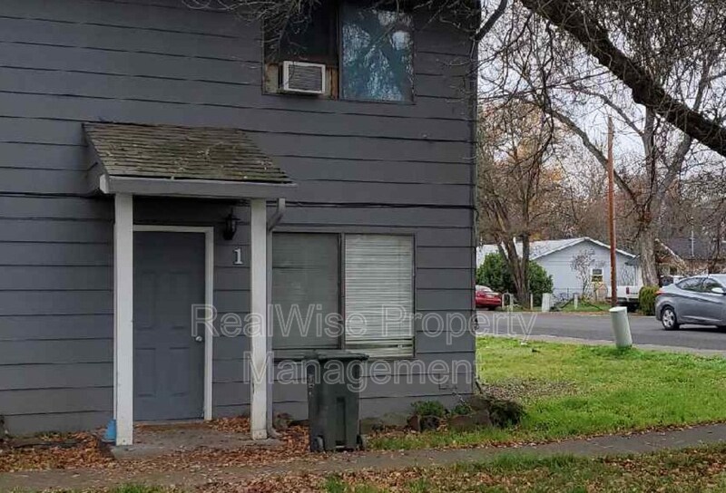 105 S Shasta Ave Unit 1, Eagle Point, OR 97524 Condo for Rent in Eagle Point, OR