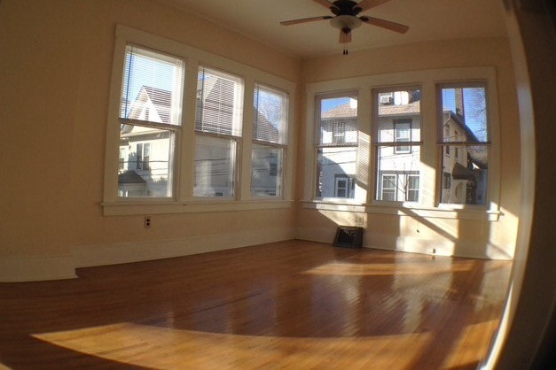 Building Photo - 1211 E 9th St