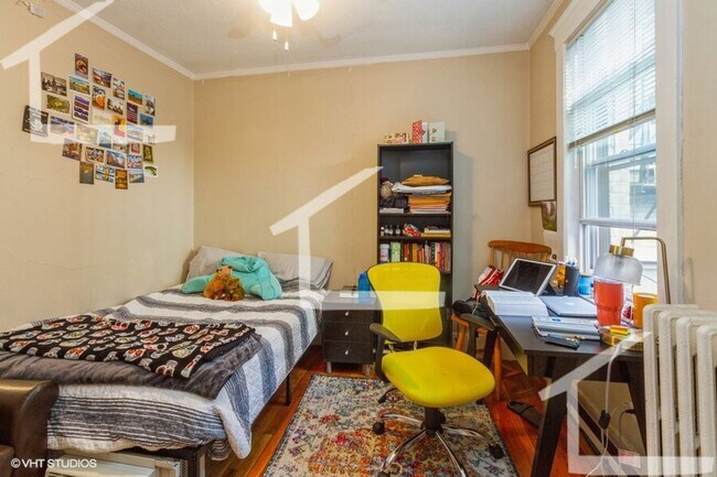 Foto del edificio - 9/1 No Fee! Sunny 3BR condo unit near Cleveland Circle!