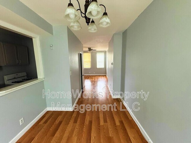 Foto del edificio - 2520 W Franklin St