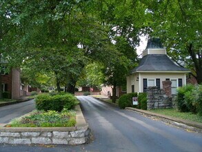 Building Photo - 5025 Hillsboro Pike