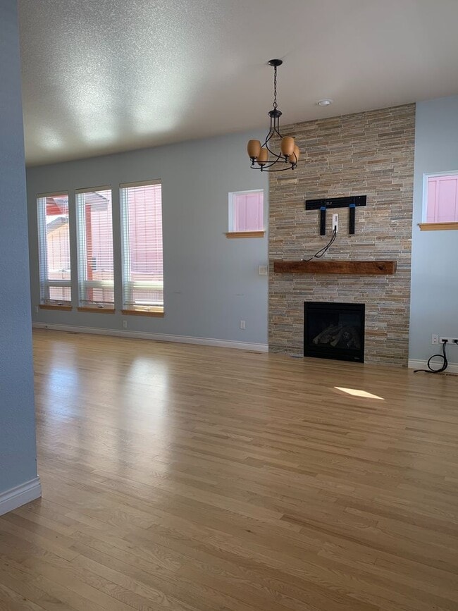 Building Photo - Gorgeous home in Louisville!